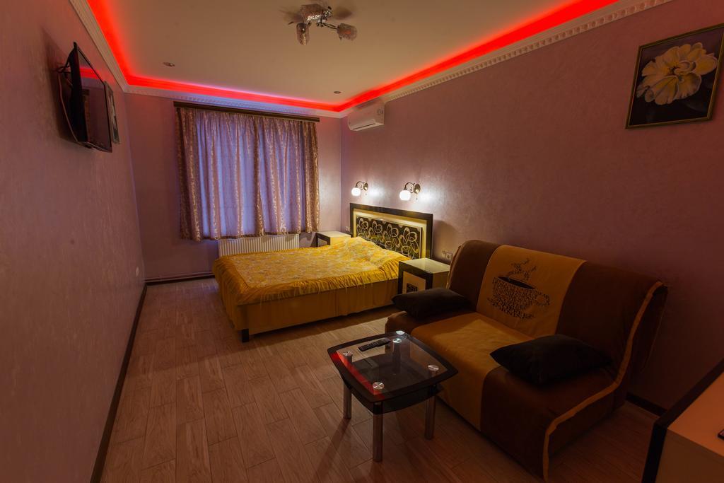 Modern Apartment On Akademika Sakharova 27A Ivano-Frankivsk Ngoại thất bức ảnh