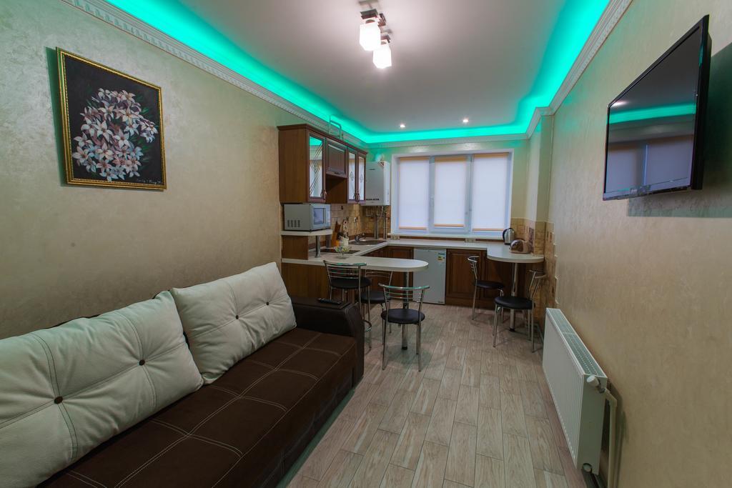 Modern Apartment On Akademika Sakharova 27A Ivano-Frankivsk Ngoại thất bức ảnh