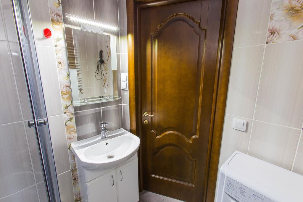 Modern Apartment On Akademika Sakharova 27A Ivano-Frankivsk Ngoại thất bức ảnh